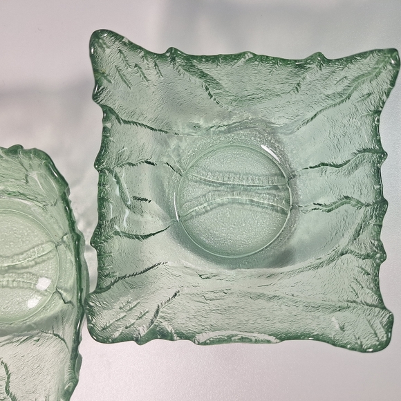 Vintage green pressed bowls set of 2 - Picture 7 of 15